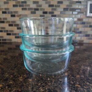 PYREX 4 Cup 1 Qt Food Storage Mixing Bowl SET Of 3 USA No Lids 2 W/Rimmed Edge